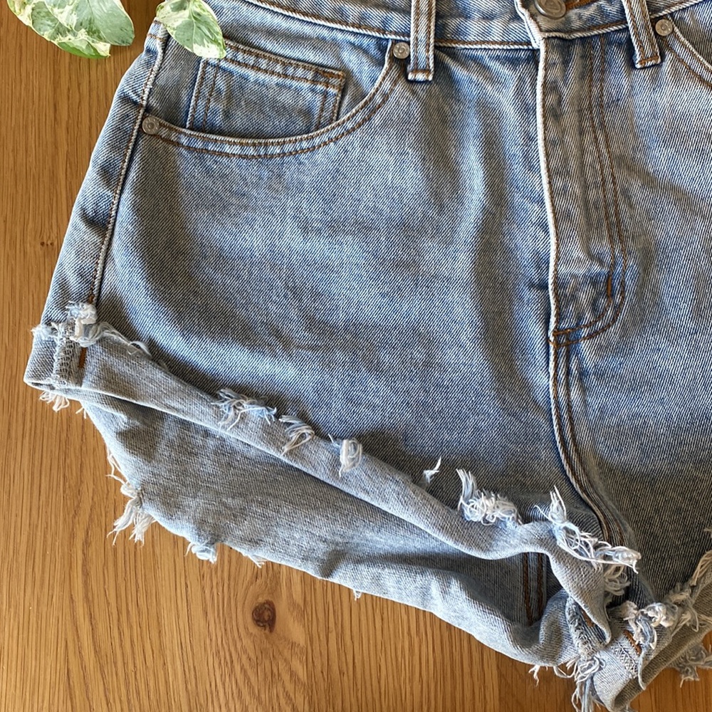 UNIF Vada Denim Shorts Distressed Cuffed - Picture 5 of 10
